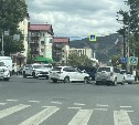 Три автомобиля столкнулись на перекрестке в Южно-Сахалинске
