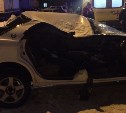 При падении глыбы снега на автомобиль такси в Южно-Сахалинске пострадал мужчина