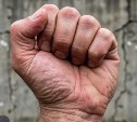 Пьяный житель Корсакова избил полицейского и получил условный срок