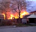 В Березняках загорелись деревянные дома