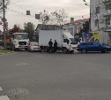 На перекрёстке в Южно-Сахалинске столкнулись сразу 4 авто
