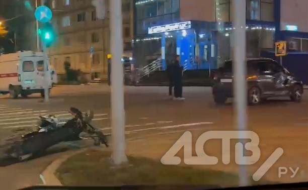 В Южно-Сахалинске сбили мотоциклиста