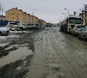 Большегрузы разворотили грунтовую дорогу возле детсада в Дальнем - жители просят принять меры