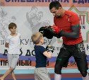 Чемпион мира по грэпплингу провел открытую тренировку в Южно-Сахалинске