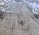 "С трудом заезжает автобус": в Ёлочках начала проваливаться дорога на месте прокладки трубы 