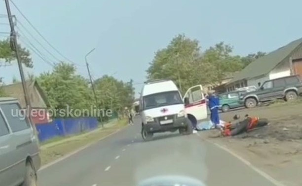 Видео с места смертельного ДТП с мотоциклистом на Сахалине выложили в сеть