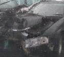 Капот всмятку: в Южно-Сахалинске столкнулись седан и микроавтобус