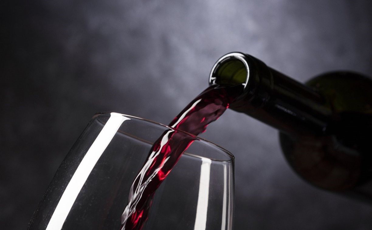 Вино и шампанское на 15 миллиардов рублей могут уничтожить в России после 31 декабря