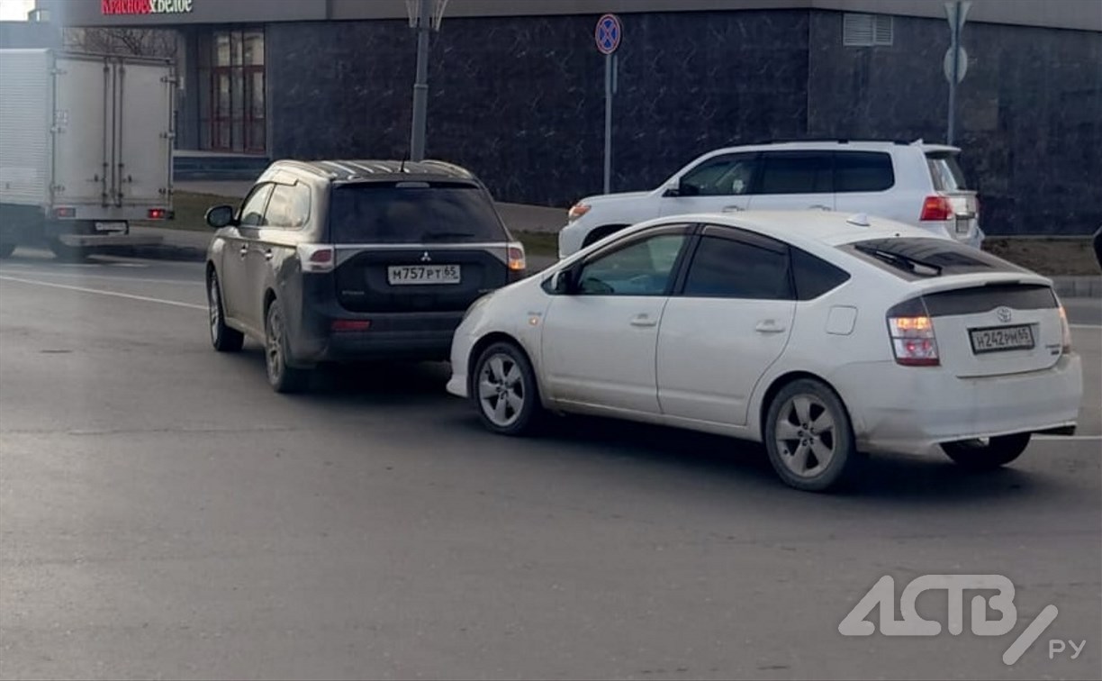 Очевидцев аварии на улице Ленина ищут в Южно-Сахалинске