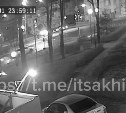 "Тормоза? Не слышал!": легковушка протаранила автомобиль на перекрёстке в Южно-Сахалинске