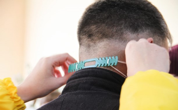 Корсаковские волонтёры помогут защитить уши от постоянного ношения масок