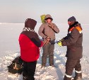 Правила поведения на льду напомнили рыбакам-любителям в Долинском районе
