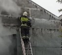 Пожар в гараже едва не перешёл на газифицированный дом в Долинском районе