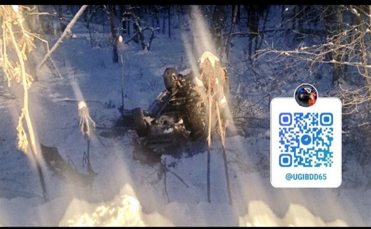 Внедорожник вылетел с дороги и опрокинулся в Тымовском районе, водитель пострадал