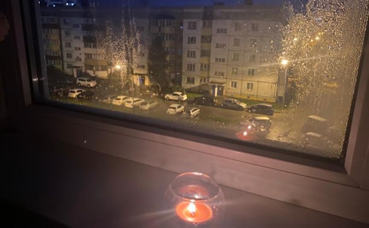 Жители дома в 11 микрорайоне Южно-Сахалинска сидят без света