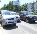 ДТП с участием трех машин перекрыло полосу движения на проспекте Мира в Южно-Сахалинске