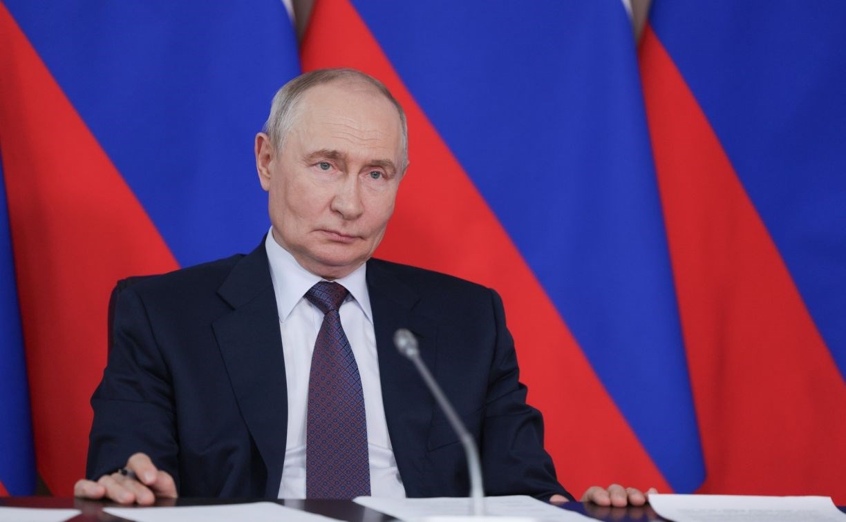 Путин поручил ускорить обновление общественного транспорта в регионах России