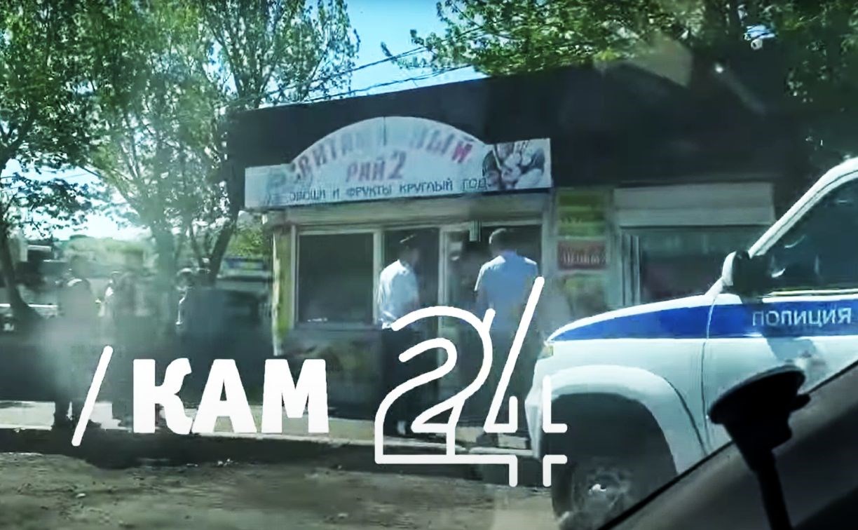 На Камчатке предприниматель с канистрой бензина закрылся в павильоне и пригрозил сжечь себя