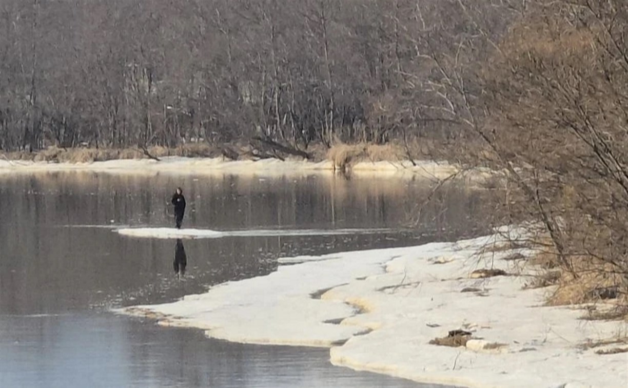 Подростка, оказавшегося на льдине, спасли в Анивском районе 