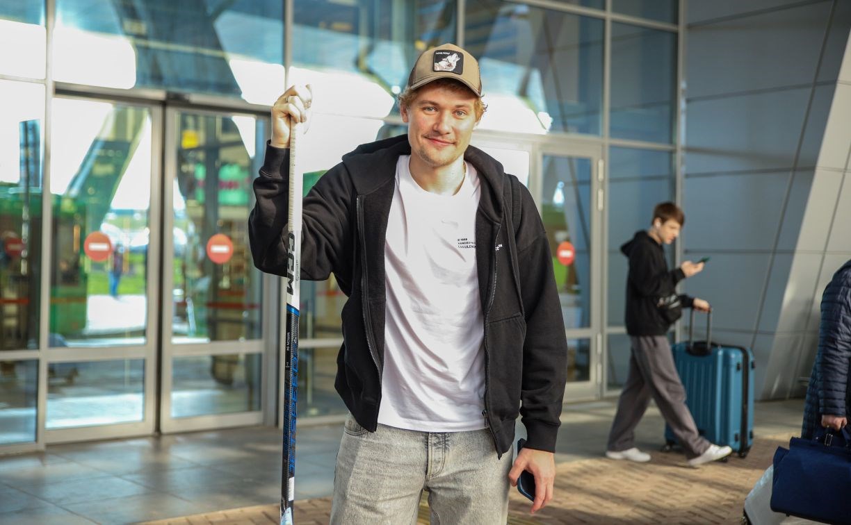 Российский хоккеист Андрей Миронов прибыл на Сахалин
