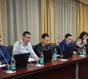 Вопрос об установке шлагбаумов во дворах обсуждали на заседании городской думы в Южно-Сахалинске
