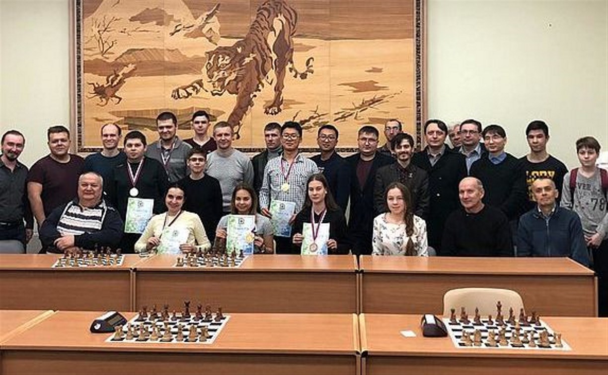 Сахалинцы завоевали золотые медали чемпионата ДФО по быстрым шахматам