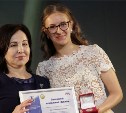 Сегодня сахалинские выпускники-медалисты получили заслуженные награды