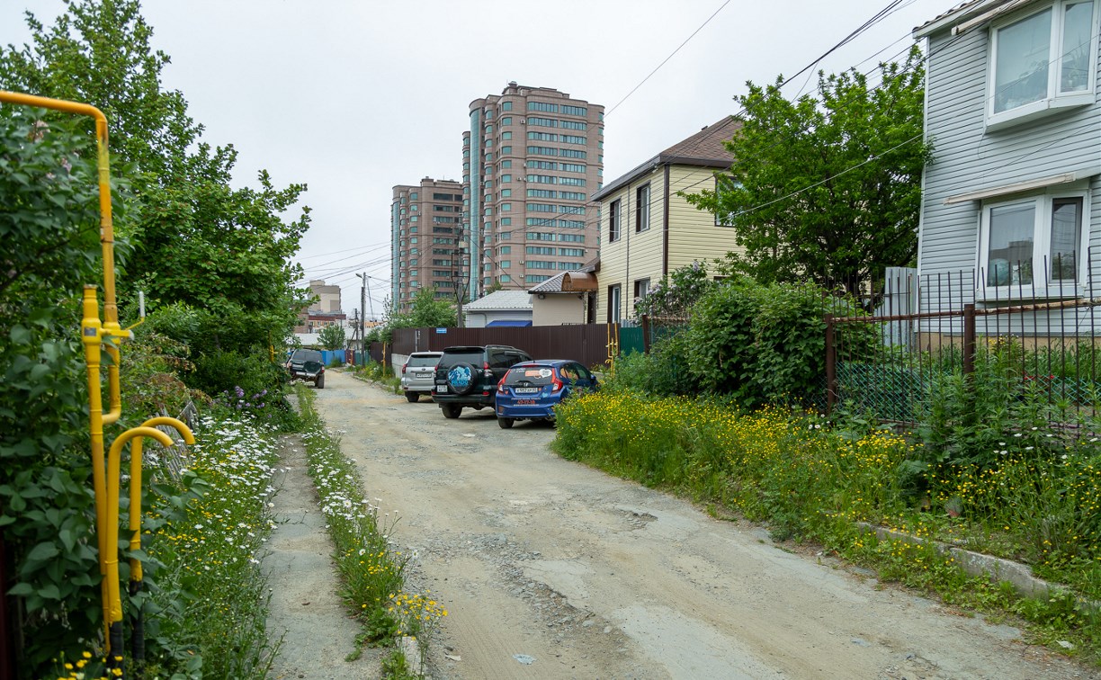 В 13 мкр Южно-Сахалинска приступили к благоустройству после двухлетней прокладки сетей 