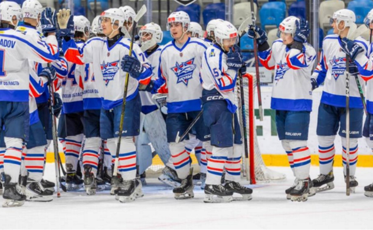 "Сахалинские Акулы" выиграли второй матч в Туле 