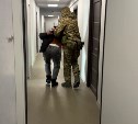 Сотрудники ФСБ на Сахалине задержали членов банды, изготавливавшей липовые документы для мигрантов