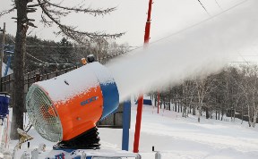 Мобильные пушки для искусственного снега появились на горе Парковой в Южно-Сахалинске