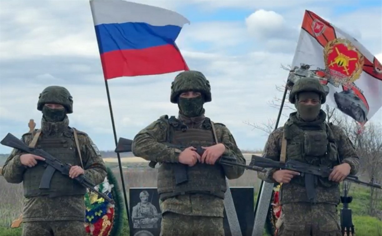 Сахалинские военнослужащие почтили память героев Великой Отечественной войны