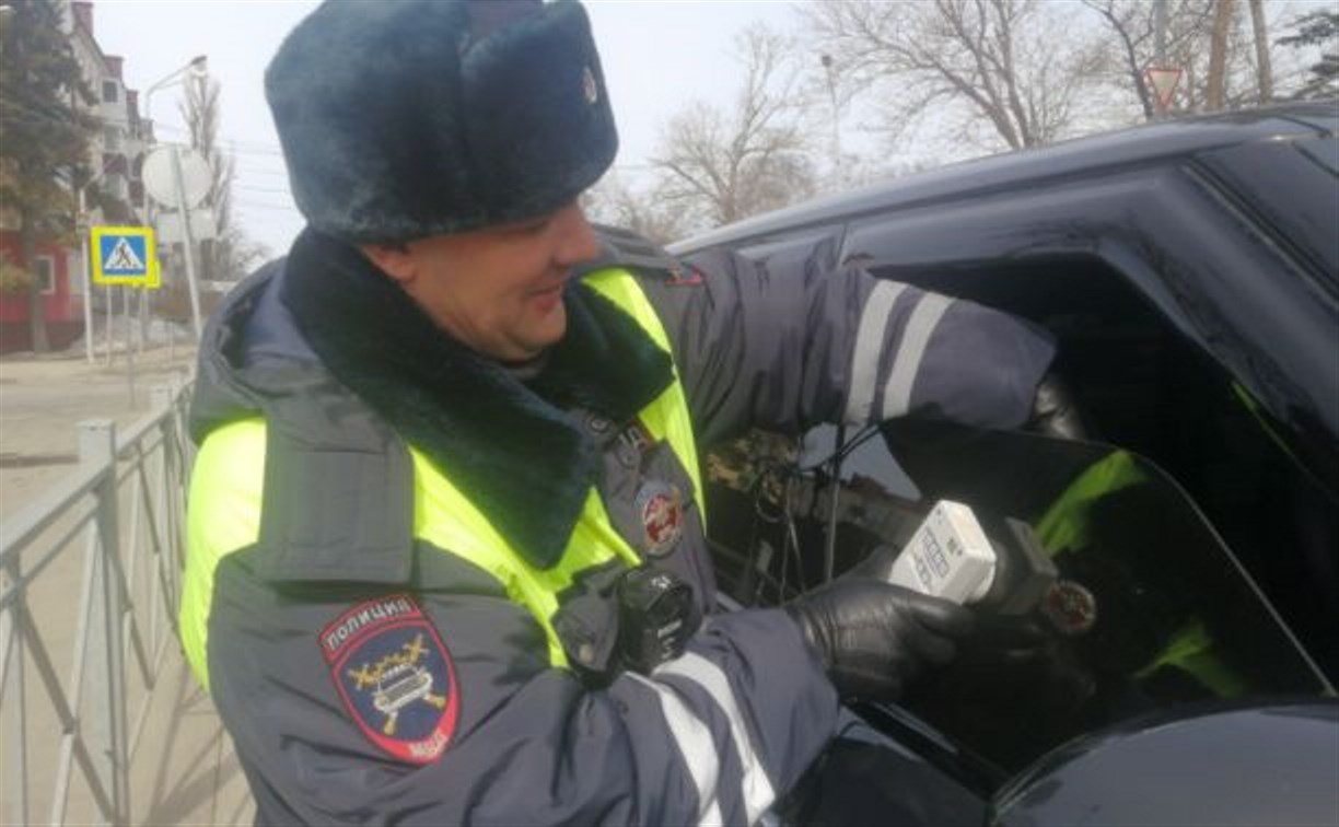 За два дня в Южно-Сахалинске остановили 33 водителя с тонированными стёклами