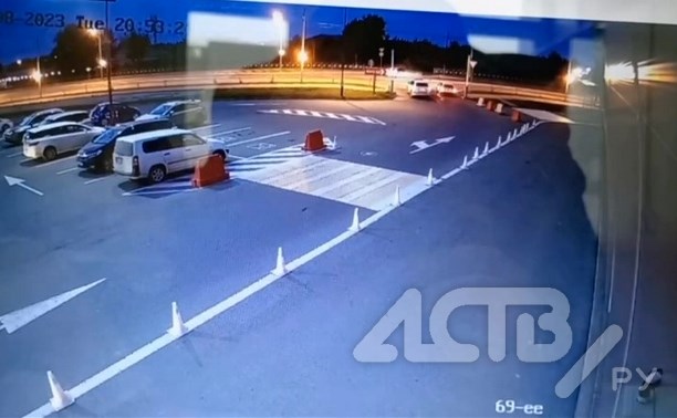 Пассажирка мотоцикла скончалась в Южно-Сахалинске после ДТП: разыскиваются очевидцы