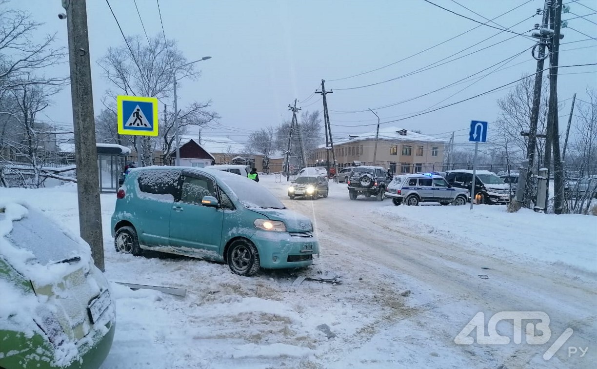 Женщина пострадала в утреннем ДТП в Южно-Сахалинске