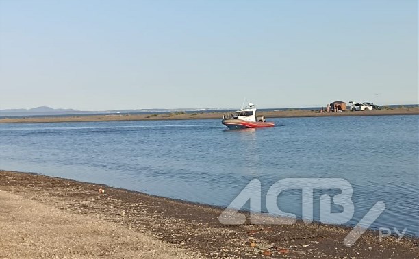 На юге Сахалина перевернулась лодка с четырьмя рыбаками