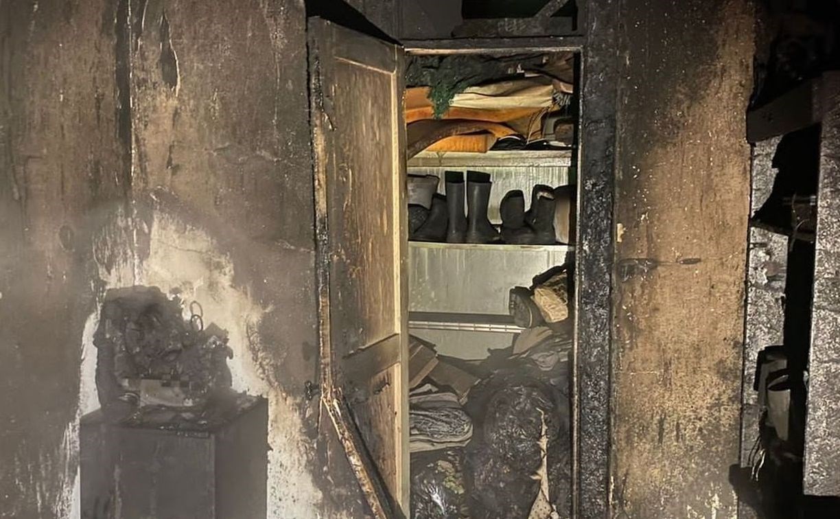 Опубликованы снимки с места смертельного пожара в Охе