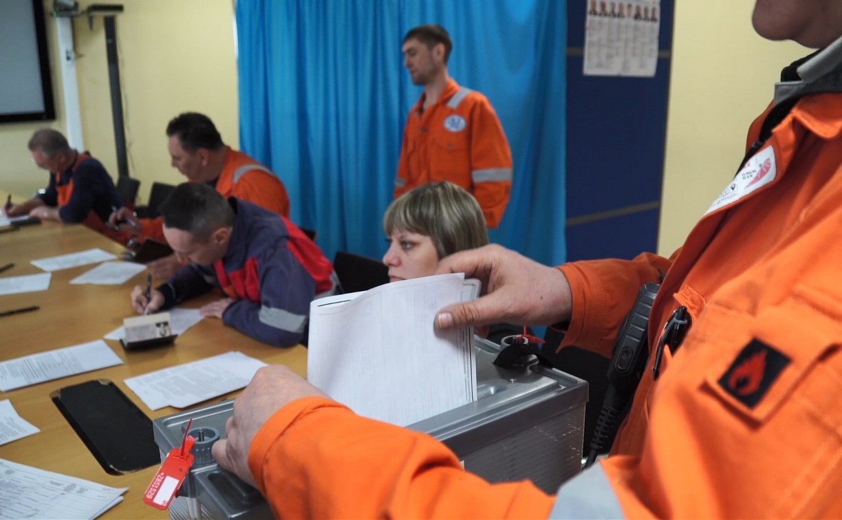 Газовики на севере Сахалина досрочно проголосовали на выборах
