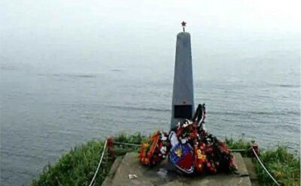 Джиперы Сахалина побывали у памятника на мысе Крильон Джиперы Сахалина побывали у памятника на мысе Крильон
