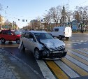 Очевидцев столкновения Nissan Presage и Toyota Corolla Axio ищут в Южно-Сахалинске