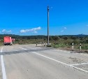 Подходы к трем железнодорожным переездам обустроили на региональных автодорогах Сахалина 