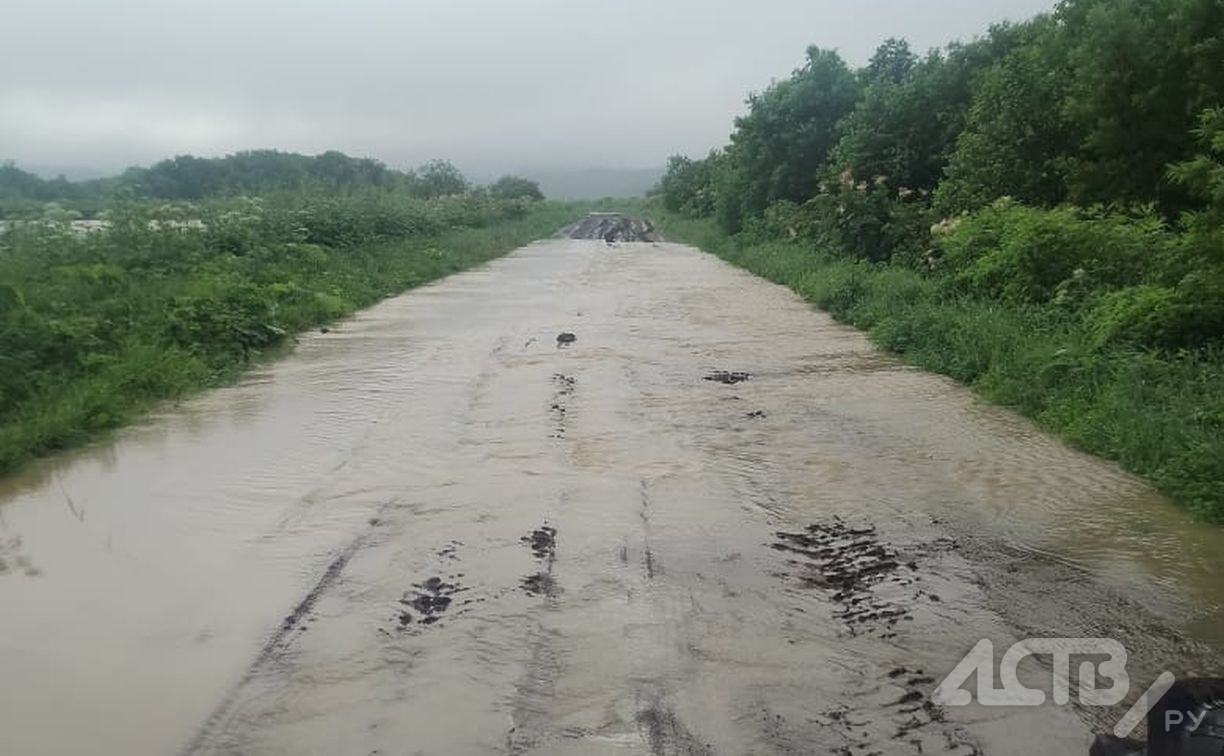 "Столько трудов ушло под воду": совхоз затопило на Сахалине в результате мощного ливня