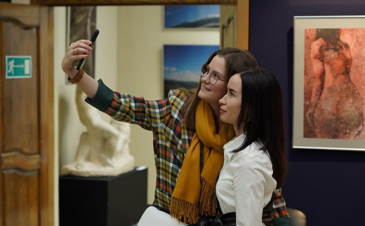 Сделать селфи в художественном музее приглашают сахалинцев
