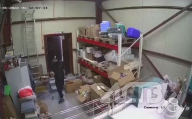 Неизвестный украл деньги у матери-одиночки в Южно-Сахалинске