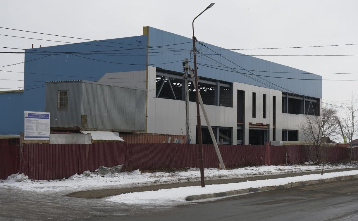 К 1 сентября в Макарове откроют современный спортивный комплекс с ледовой ареной