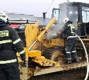 Появились кадры горящей спецтехники: бульдозер загорелся во время работы в Северо-Курильске