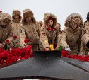 На Сахалине в День защитника Отечества возложили цветы к Вечному огню