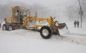 Дороги Южно-Сахалинска будут очищать от снега 300 спецмашин