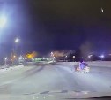 Пьяный мужчина на снегоходе пытался уйти от полицейской погони по асфальту – видео