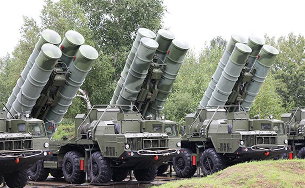 Тренировка по ПВО прошла на Сахалине с расчетами зенитных систем С-400 "Триумф"